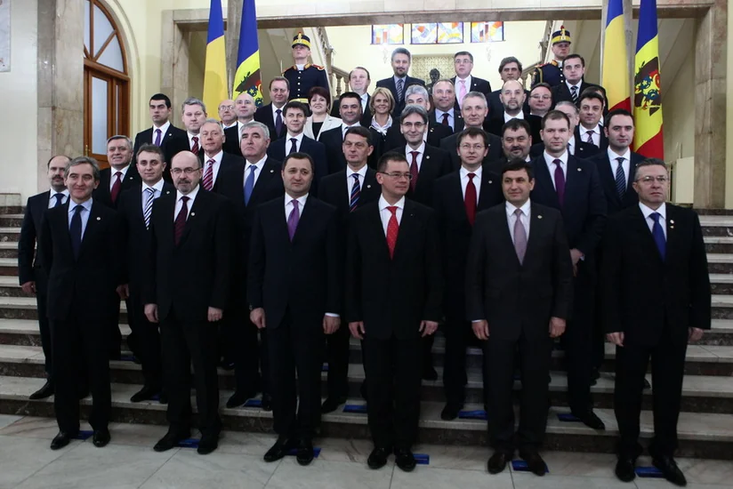 ​Moldova hökuməti tam tərkibdə istefa verib
