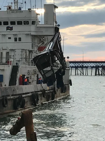 Qərargah: Uçmuş estakada qalıqlarının çıxarılması həyata keçirilir