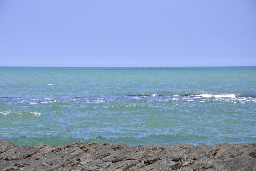 Emergency hydrotechnical installations overhauled in Caspian Sea