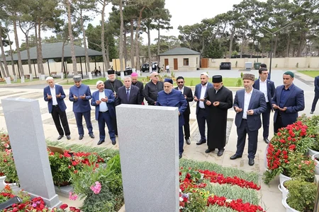 Dini konfessiyaların rəhbərləri Polad Həşimovun və İlqar Mirzəyevin məzarını ziyarət edib - VİDEO