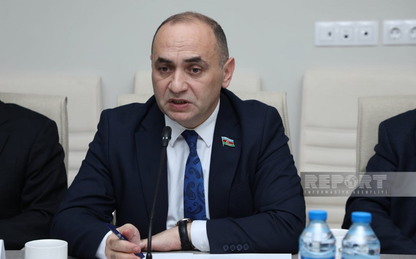 Deputat: Bir sıra kolleclər tələbələrə süni surətdə yüksək qiymət yazırlar, universitetlərdə narazılıq var