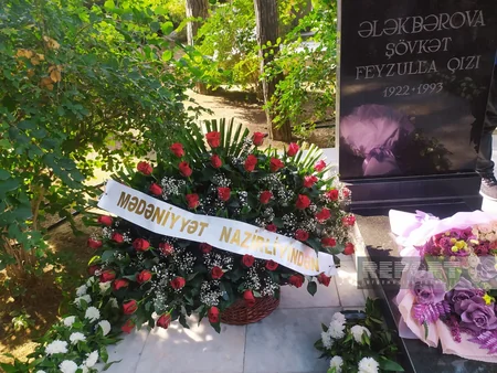 Şövkət Ələkbərovanın məzarı ziyarət olunub