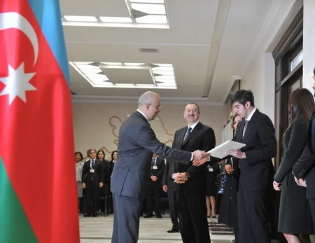 Prezident İlham Əliyev Milli Məclisə keçirilən seçkilərdə səs verib