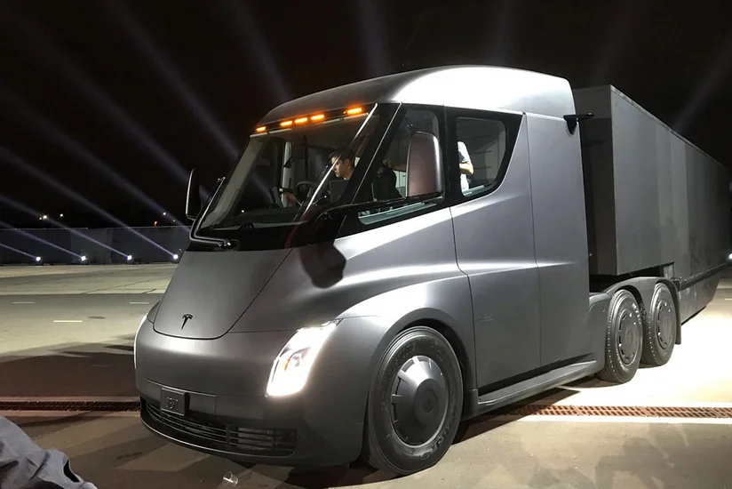 Tesla ilk yük və idman avtomobillərini təqdim edib