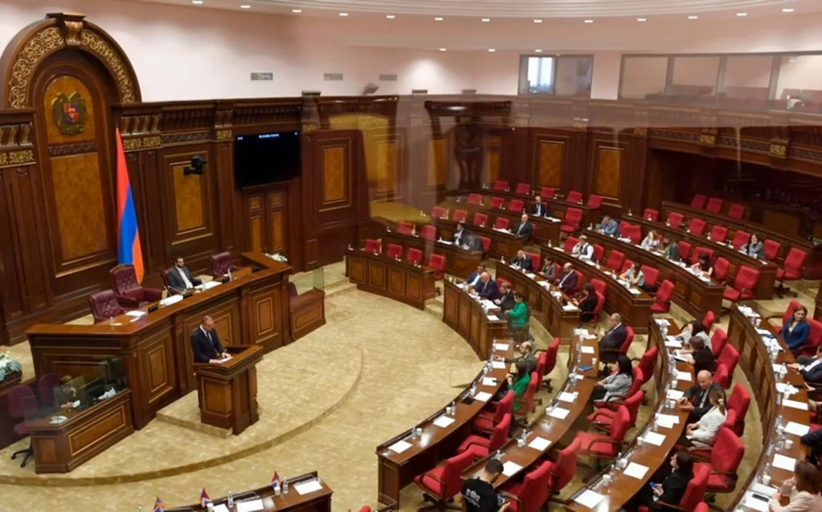 Фракция Пашиняна сорвала заседание парламента Армении, посвященное посланию кабмину об отставке