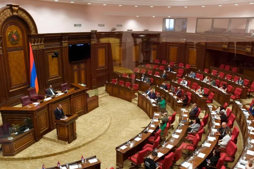 Фракция Пашиняна сорвала заседание парламента Армении, посвященное посланию кабмину об отставке