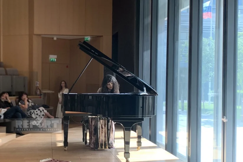 Fransada azərbaycanlı şairənin poeziya axşamı keçirilib