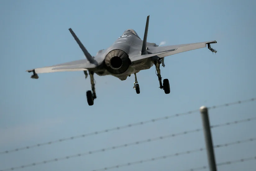 Yaponiyanın F-15 qırıcısının qalıqları tapılıb