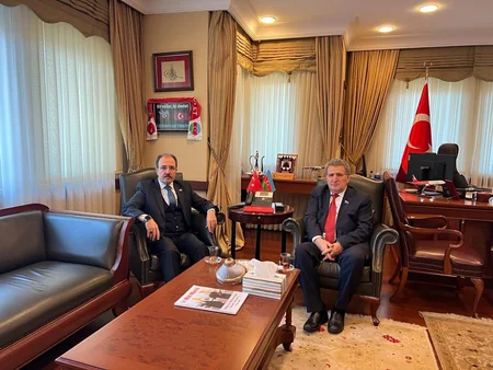Azerbaijani officials visit Turkish embassy in Baku, express their condolences