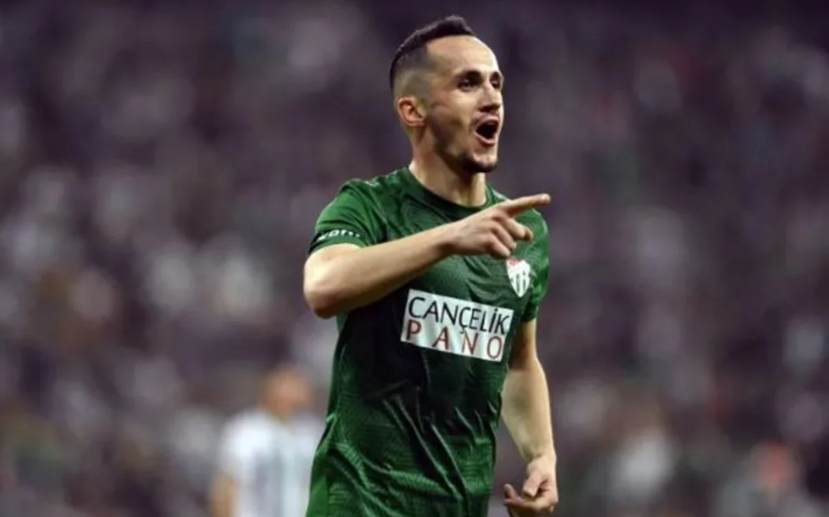 Bursaspor 2 futbolçu ilə vidalaşıb, Ələskərovla danışıqlar davam edir