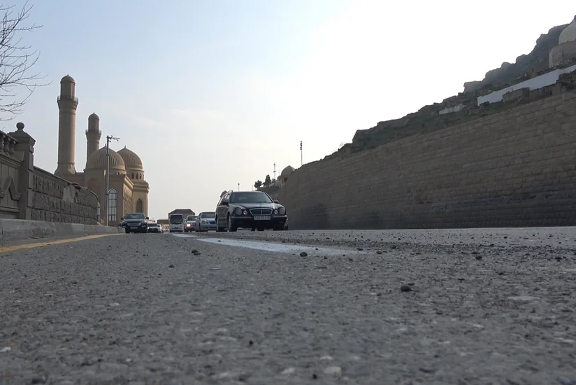 “Bibiheybət” məscidindən şəhər istiqamətində olan yolda təmir-bərpa işləri bitib