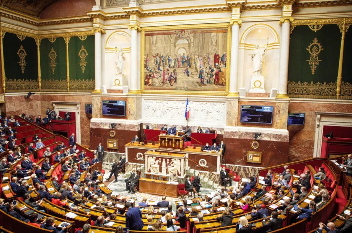 Bu gün Fransada parlament seçkilərinin ikinci turu keçiriləcək