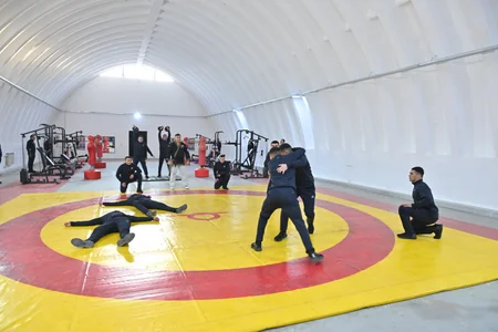 Президенту Гвинеи-Бисау показали вооружение командос Азербайджана