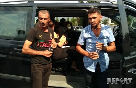 Qaxda yol polisi sürücülərə və sərnişinlərə sərin su paylayıb - FOTO