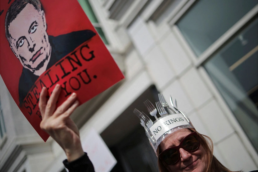 ABŞ-də İlon Mask və Teslaya qarşı etirazlar keçirilib