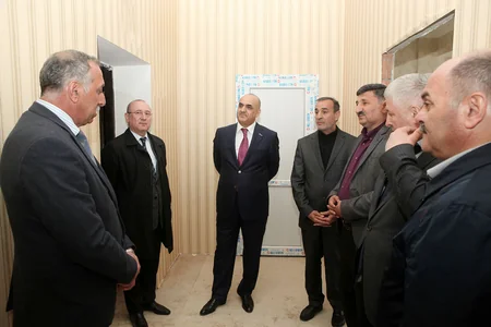 Qarabağ müharibəsi əlilləri və şəhid ailələri üçün inşa etdirilən yaşayış binasının tikintisinə baxış keçirilib