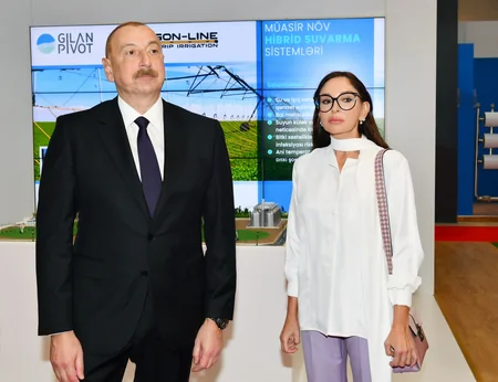 Президент и первая леди ознакомились с XVI выставкой Caspian Agro и XXVIII выставкой InterFood Azerbaijan