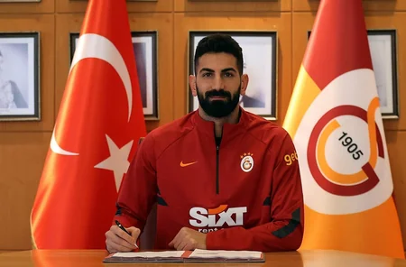 Qalatasaray 3 futbolçusu ilə müqaviləni uzadıb