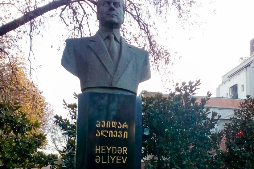Georgia pays tribute to memory of nationwide leader Heydar Aliyev