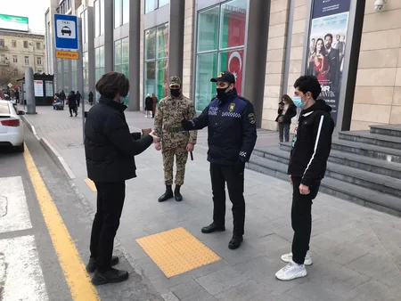 Bakıda tibbi maskalardan düzgün istifadə etməyənlər cərimələnib
