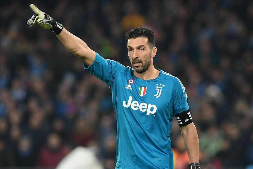 Buffon karyerasında 1 100-cü oyuna çıxdı