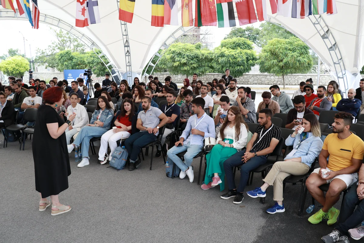 III Yay Düşərgəsinin sonuncu panelində diaspor gənclərinin şəbəkələşməsi prosesi müzakirə edlib