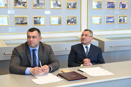 Qaçqınkom sədri koronavirusa görə qəbula getmədi, 5 saat videoqəbul keçirdi