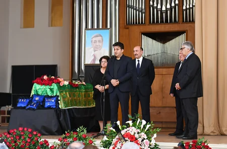 İlham Əliyev və Mehriban Əliyeva Arif Məlikovun vida mərasimində iştirak ediblər - YENİLƏNİB-2