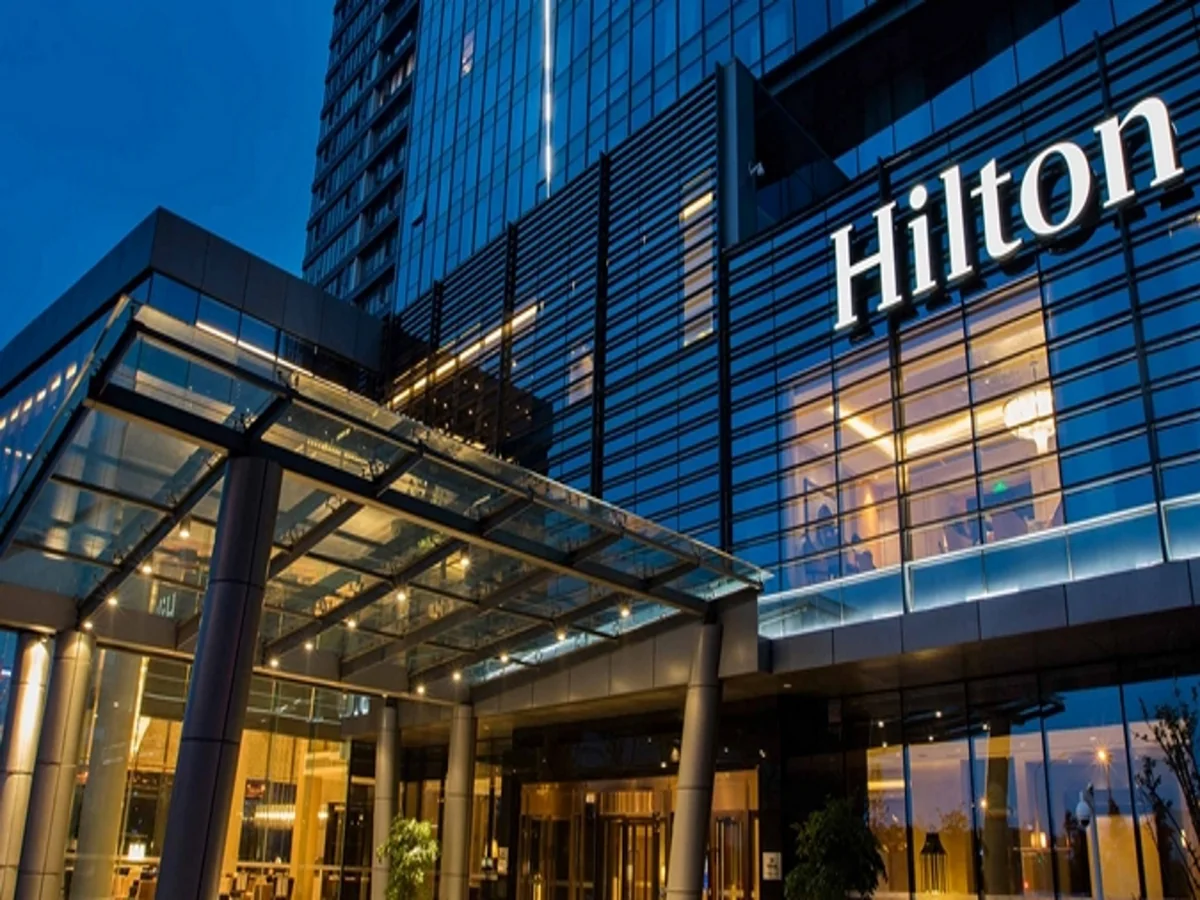 Hilton намерена сократить около 2,1 тыс. сотрудников из-за пандемии