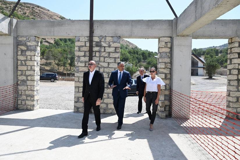Prezident və birinci xanım “Hacıkənd” istirahət kompleksinin tikintisi ilə tanış olublar - YENİLƏNİB