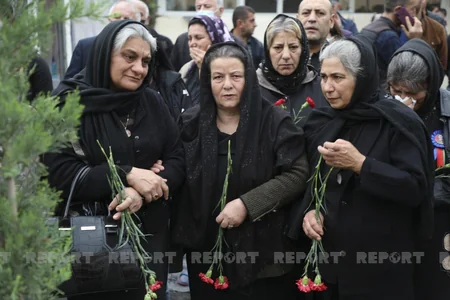 Bakıda üç şəhidin xatirə lövhəsinin açılışı olub