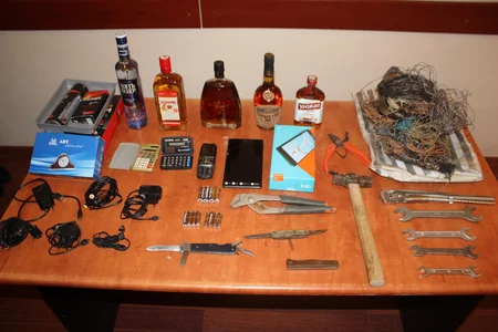 Qubada evdən oğurluq edən gənclər saxlanılıblar