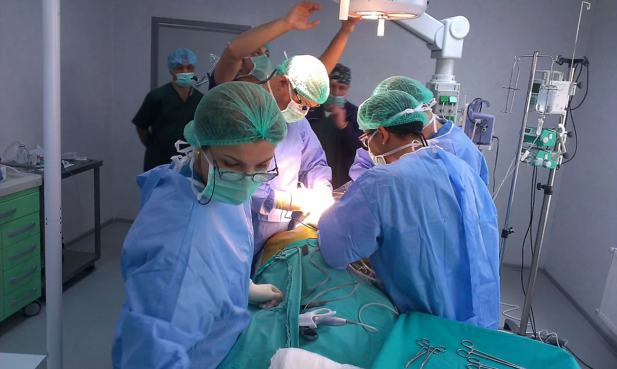 Azərbaycanda ana böyrəyini qızına verib - FOTO