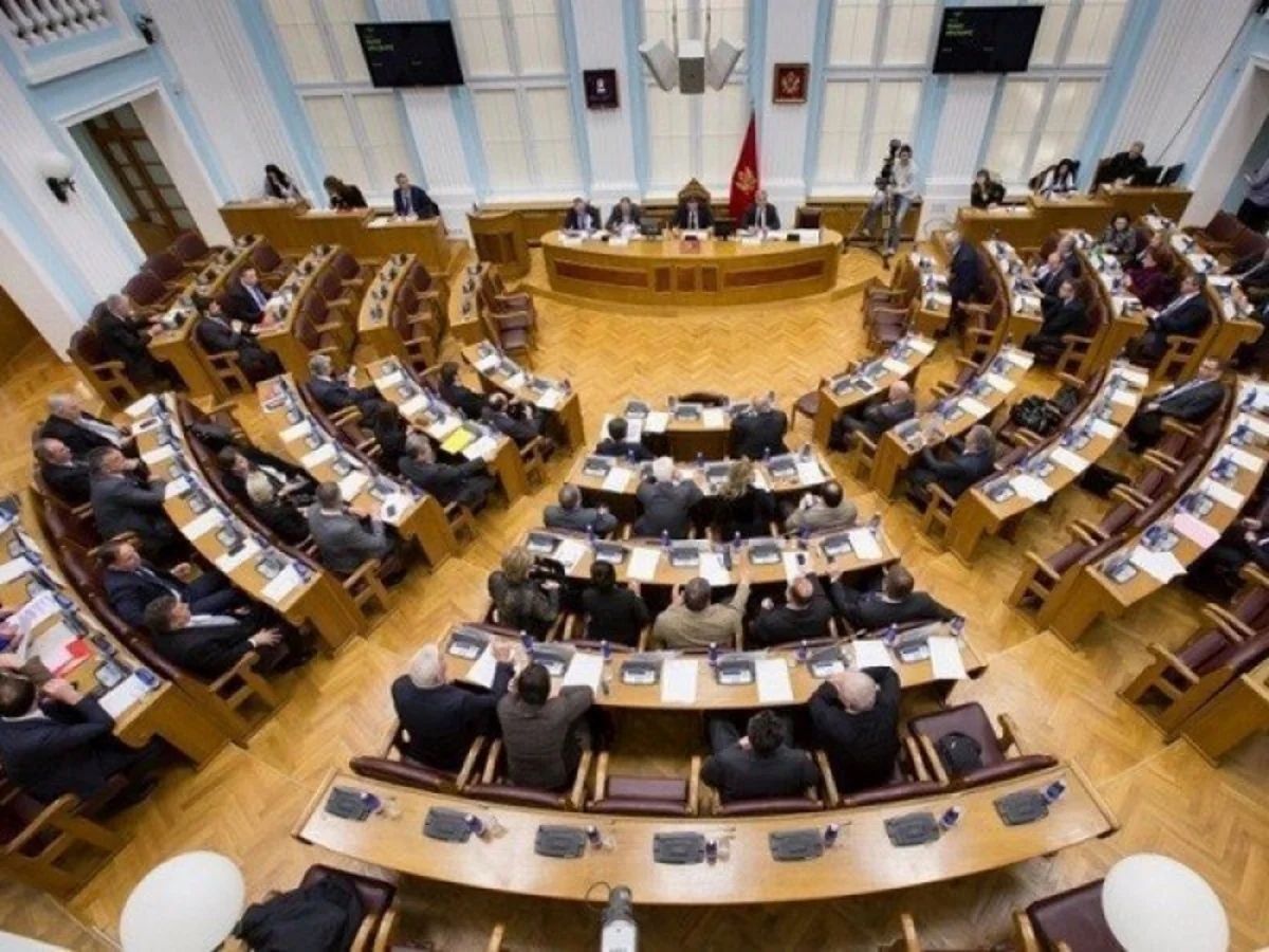 Monteneqro parlamenti Prezidentin istefası proseduruna başlayıb