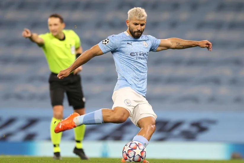 Barselona Aquero ilə danışıqlara başladı