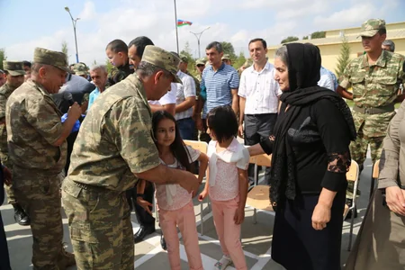 Zakir Həsənov cəbhə bölgəsində “Açıq qapı” günündə iştirak edib