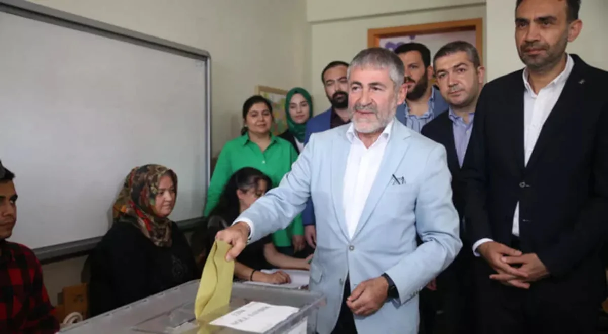 Türkiyəli nazir: “Vətəndaşlar səsvermədə fəallıq göstərirlər”