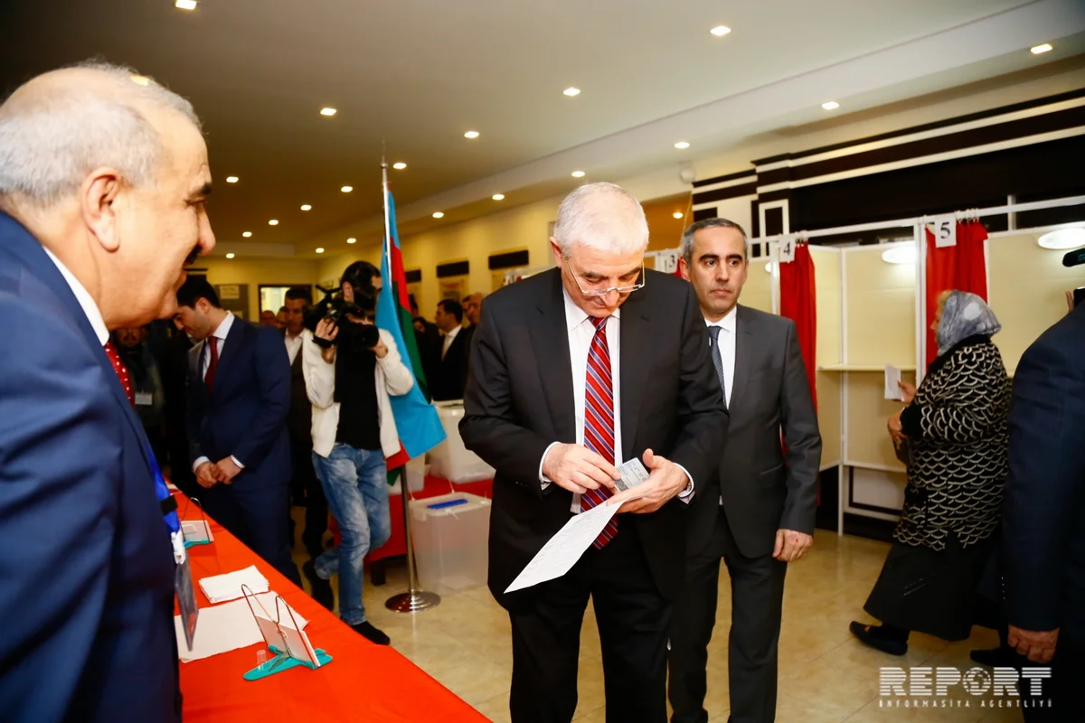 Məzahir Pənahov səs verib