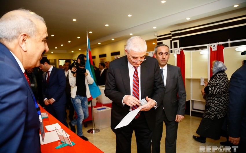 Məzahir Pənahov səs verib