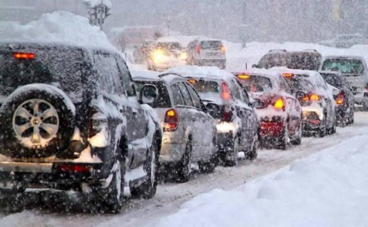 Yaponiyada mindən çox avtomobil tıxacda qalıb