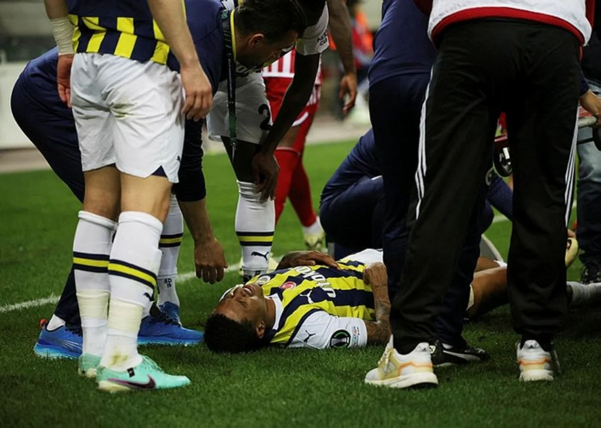 “Fənərbağça”nın futbolçusu Niderlandda əməliyyat olunacaq