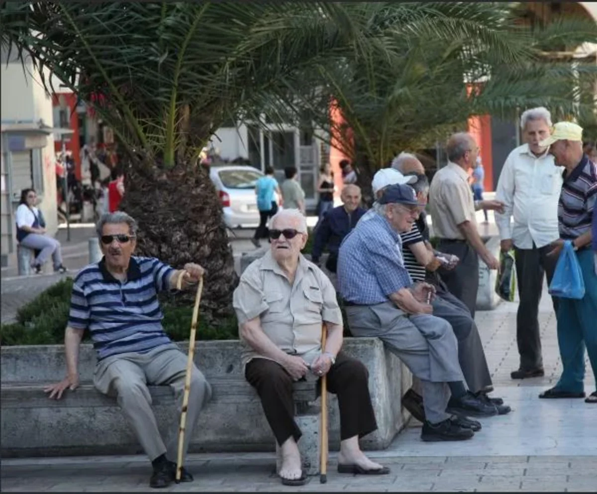 Türkiyədə 65 yaşdan yuxarı insanlara küçəyə çıxmaq qadağan edilir
