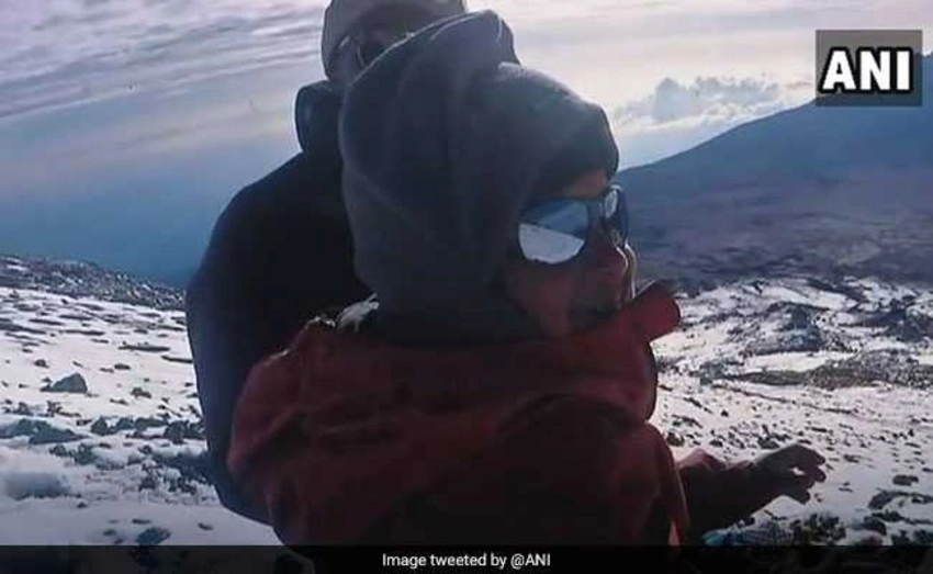 Yeddi yaşlı alpinist Afrikanın ən hündür dağını fəth edib - FOTO
