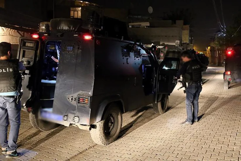 Ankarada polis avtomobilinə hücum edilib, 20 nəfər saxlanılıb