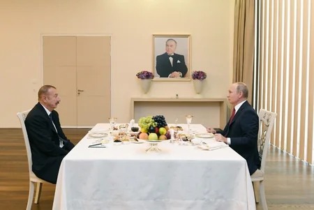 Azerbaijani, Russian presidents hold one-on-one meeting