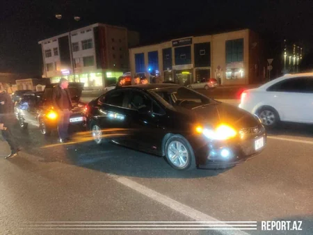 Babək prospektində iki avtomobil toqquşdu - FOTO