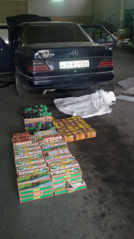 Azərbaycanda avtomobildə külli miqdarda pirotexniki vasitələr aşkar olunub