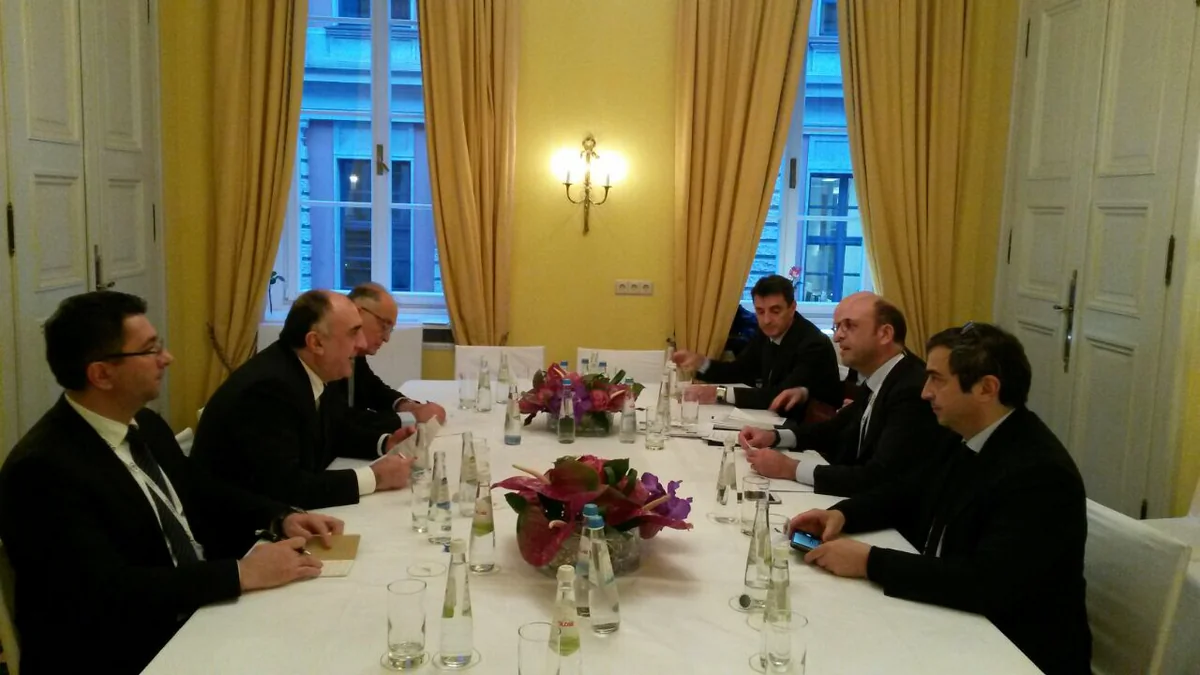 Elmar Məmmədyarov Münhendə italiyalı həmkarı ilə görüşüb