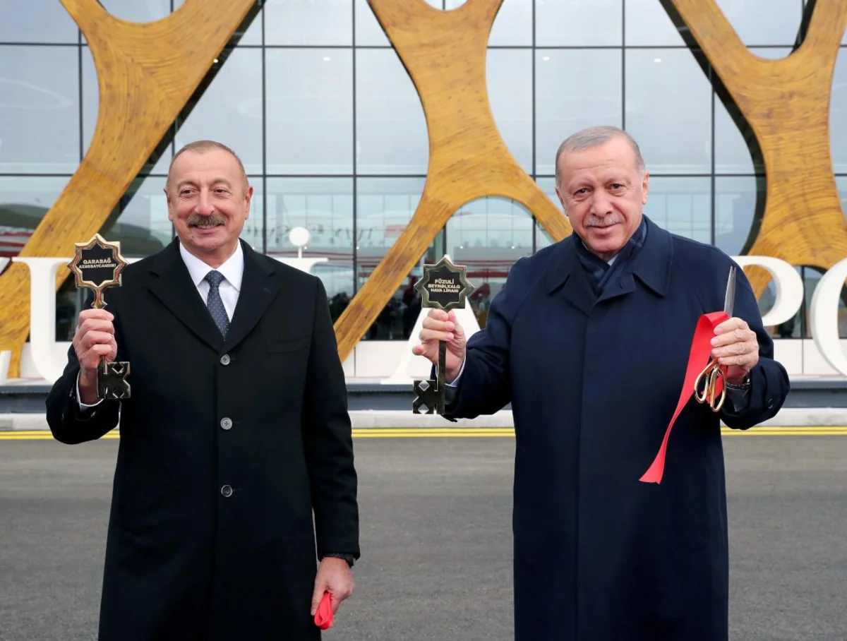 Füzuli Beynəlxalq Hava Limanının rəmzi açarları İlham Əliyev və Rəcəb Tayyib Ərdoğana təqdim edilib