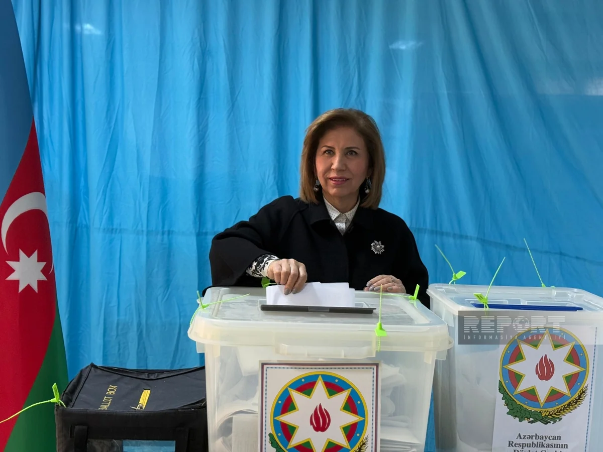 Bahar Muradova bələdiyyə seçkilərində səs verib